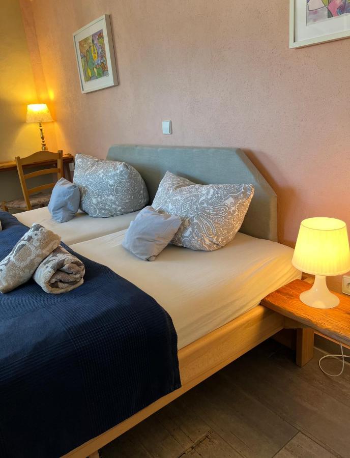 Gemuetliche Gaestezimmer In Einem Neu Sanierten Fachwerkhaus 萨森海姆 外观 照片