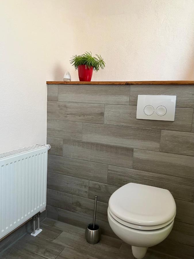 Gemuetliche Gaestezimmer In Einem Neu Sanierten Fachwerkhaus 萨森海姆 外观 照片
