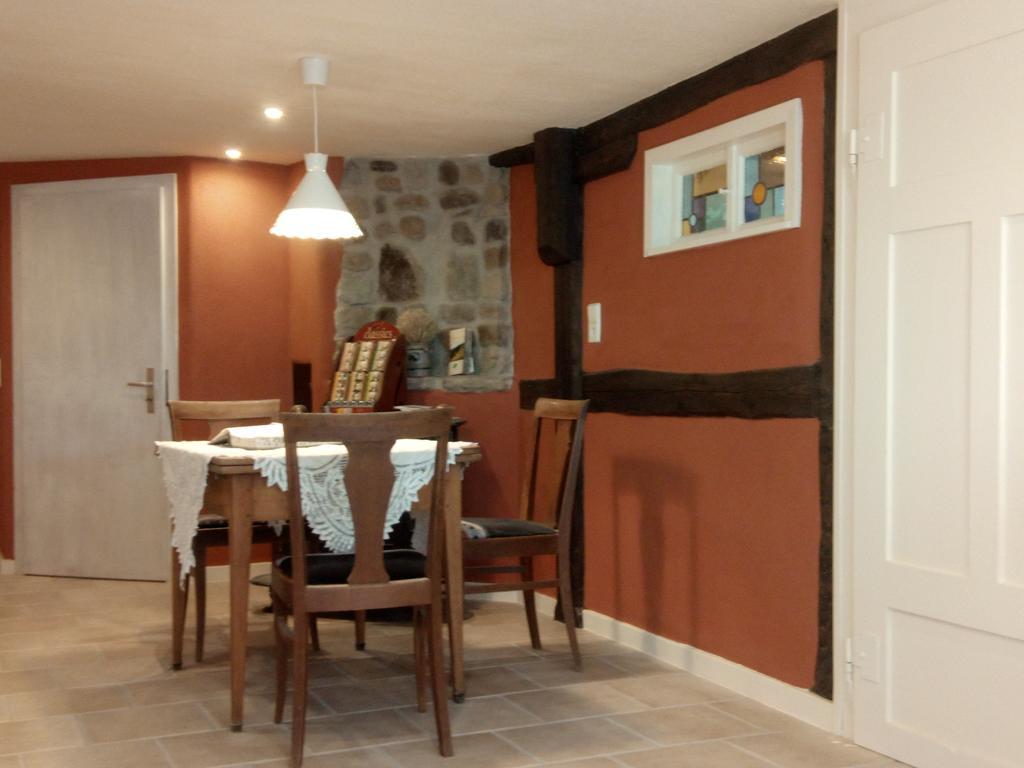 Gemuetliche Gaestezimmer In Einem Neu Sanierten Fachwerkhaus 萨森海姆 外观 照片